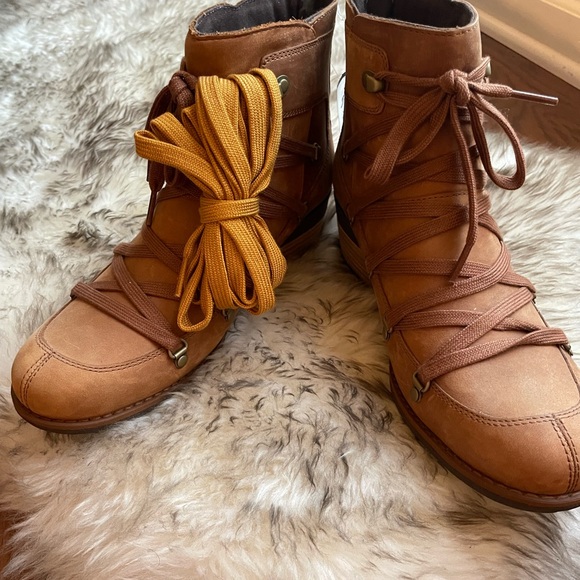 Merrel Shiloh II Women's Boots Size 10 - Picture 1 of 6